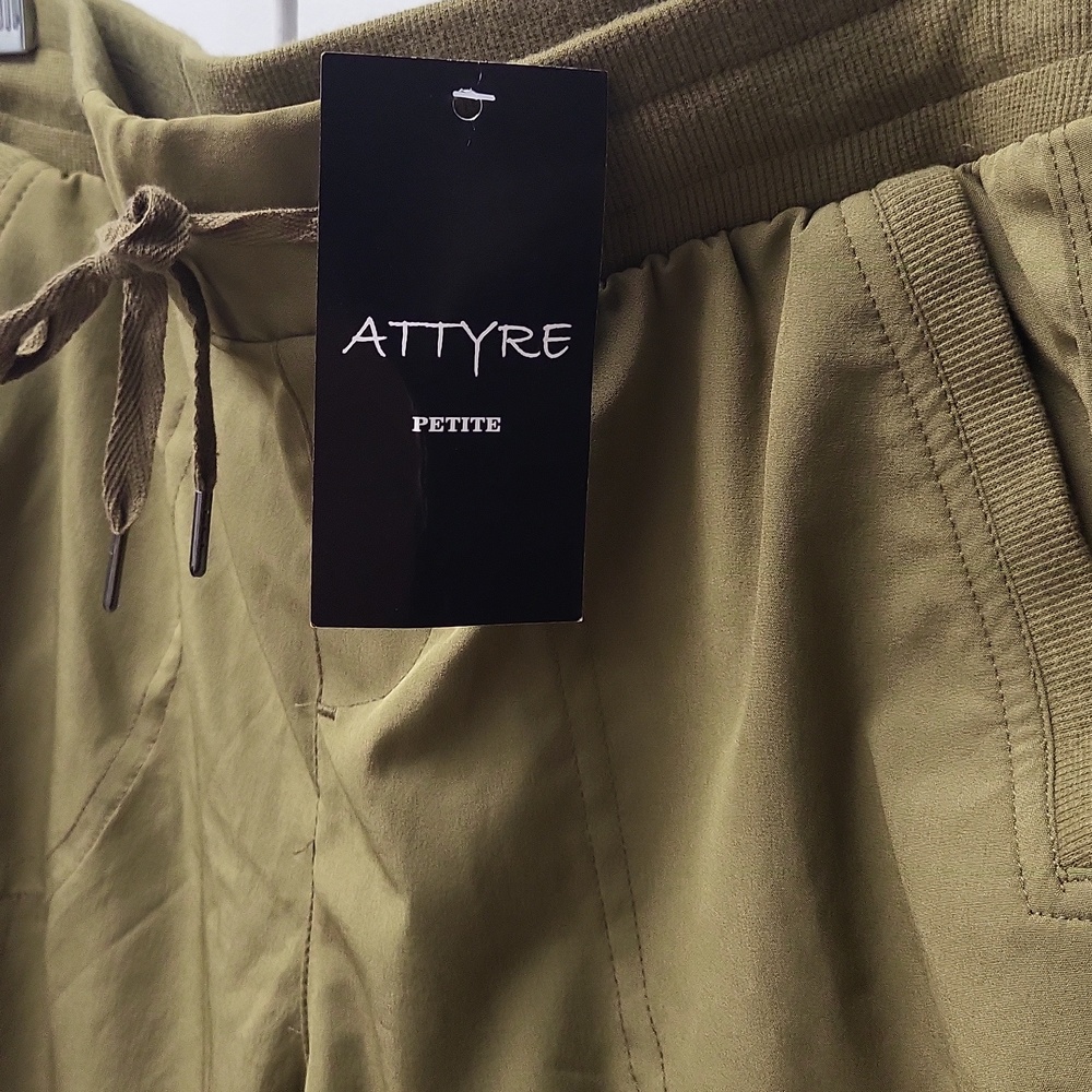 Attyre Olive Green Women’s Drawstring Cargo Shorts, 10p - Picture 2 of 7